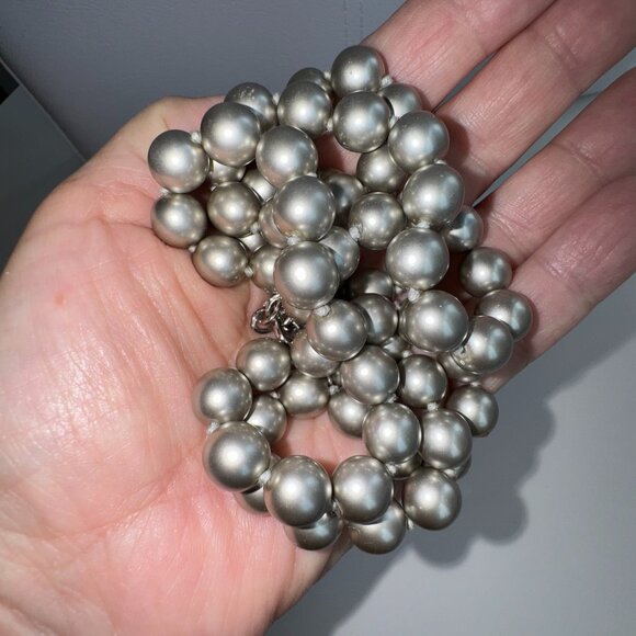 Vintage Joan Rivers Silver Gray Faux Pearl Beaded Necklace 29”-32” Lobster Clasp - Picture 6 of 9
